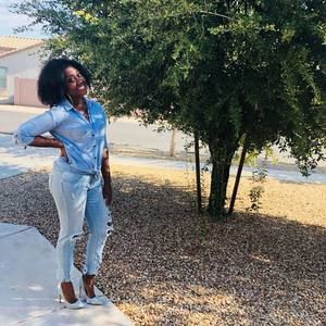 Meet your Posher, Candi